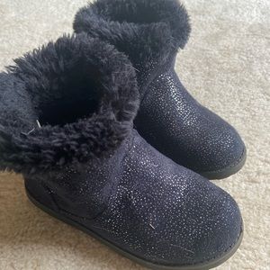 Warm comfy girls black ankle boots